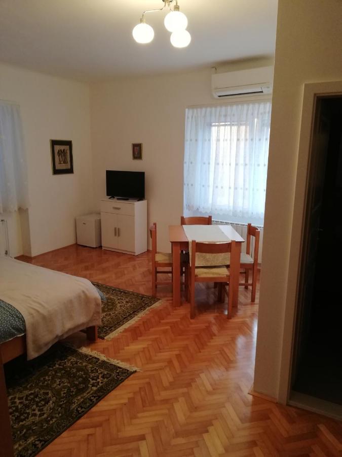 Sobe Sabec Bed and Breakfast Postojna Buitenkant foto
