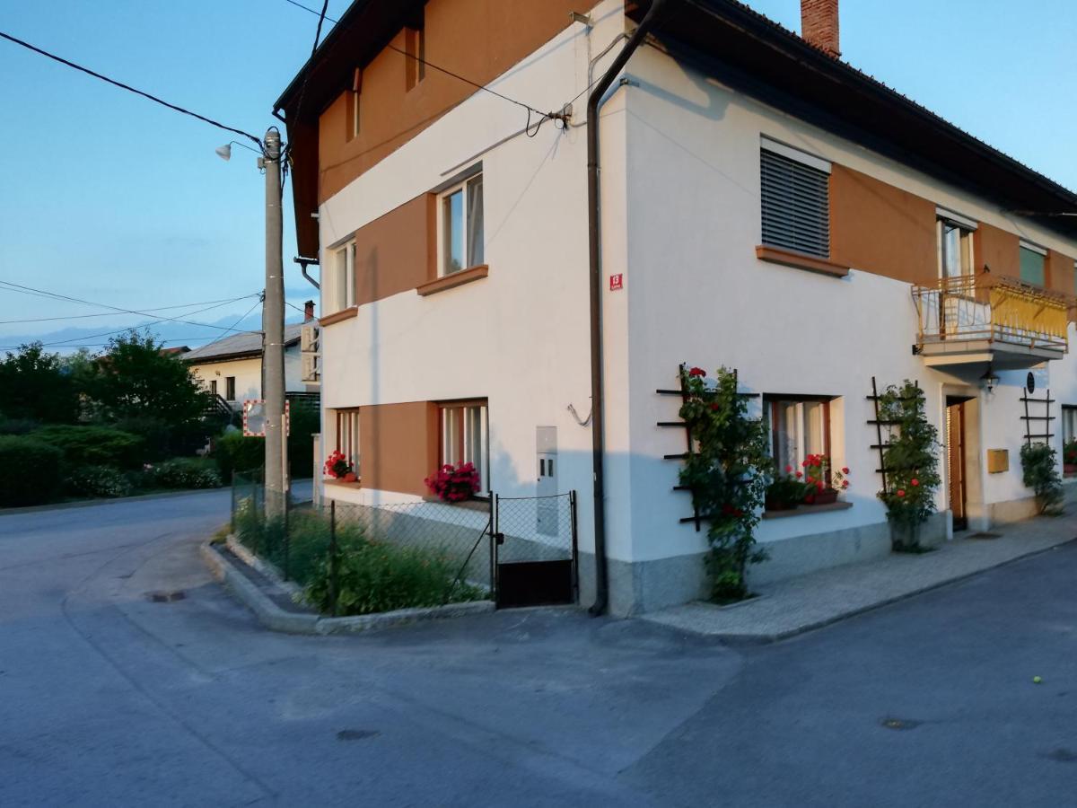 Sobe Sabec Bed and Breakfast Postojna Buitenkant foto