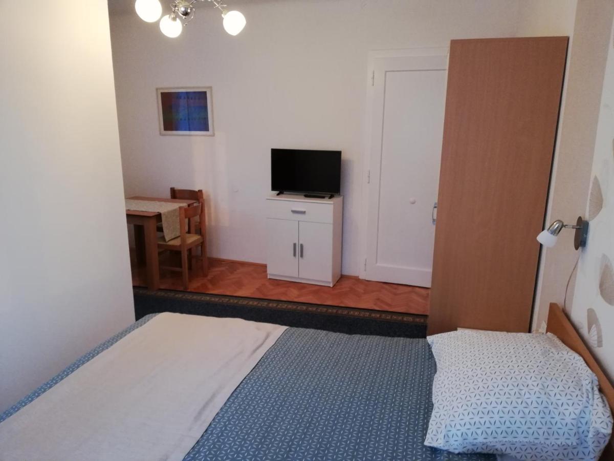 Sobe Sabec Bed and Breakfast Postojna Buitenkant foto