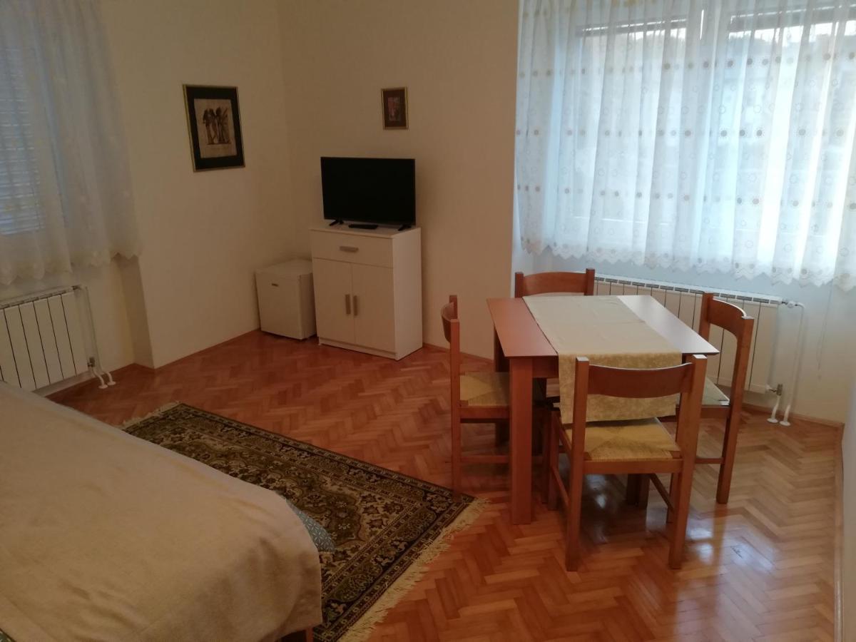 Sobe Sabec Bed and Breakfast Postojna Buitenkant foto